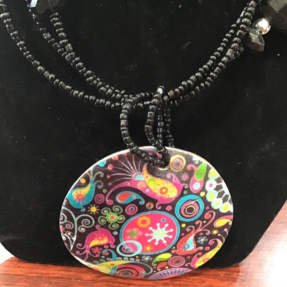 Hand Painted Shell Necklace Set - Picture 3 of 4